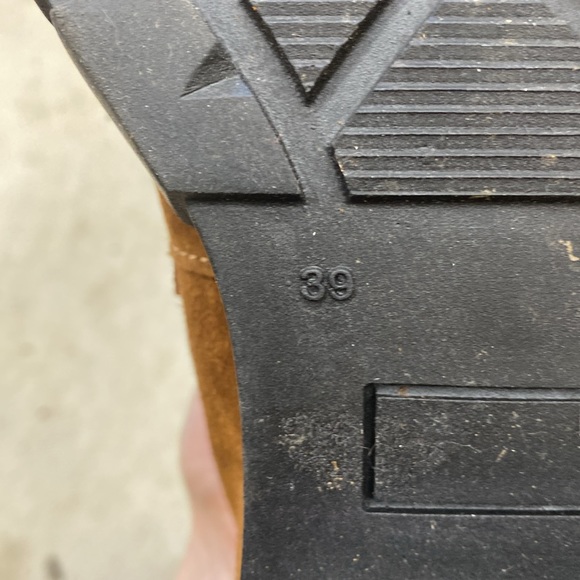 Suede healed loafers - Picture 6 of 8